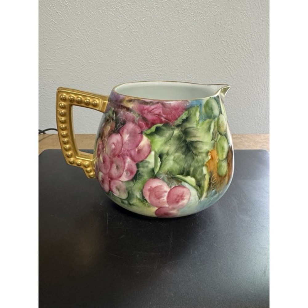 Beautiful‎ Good Handled Teapot